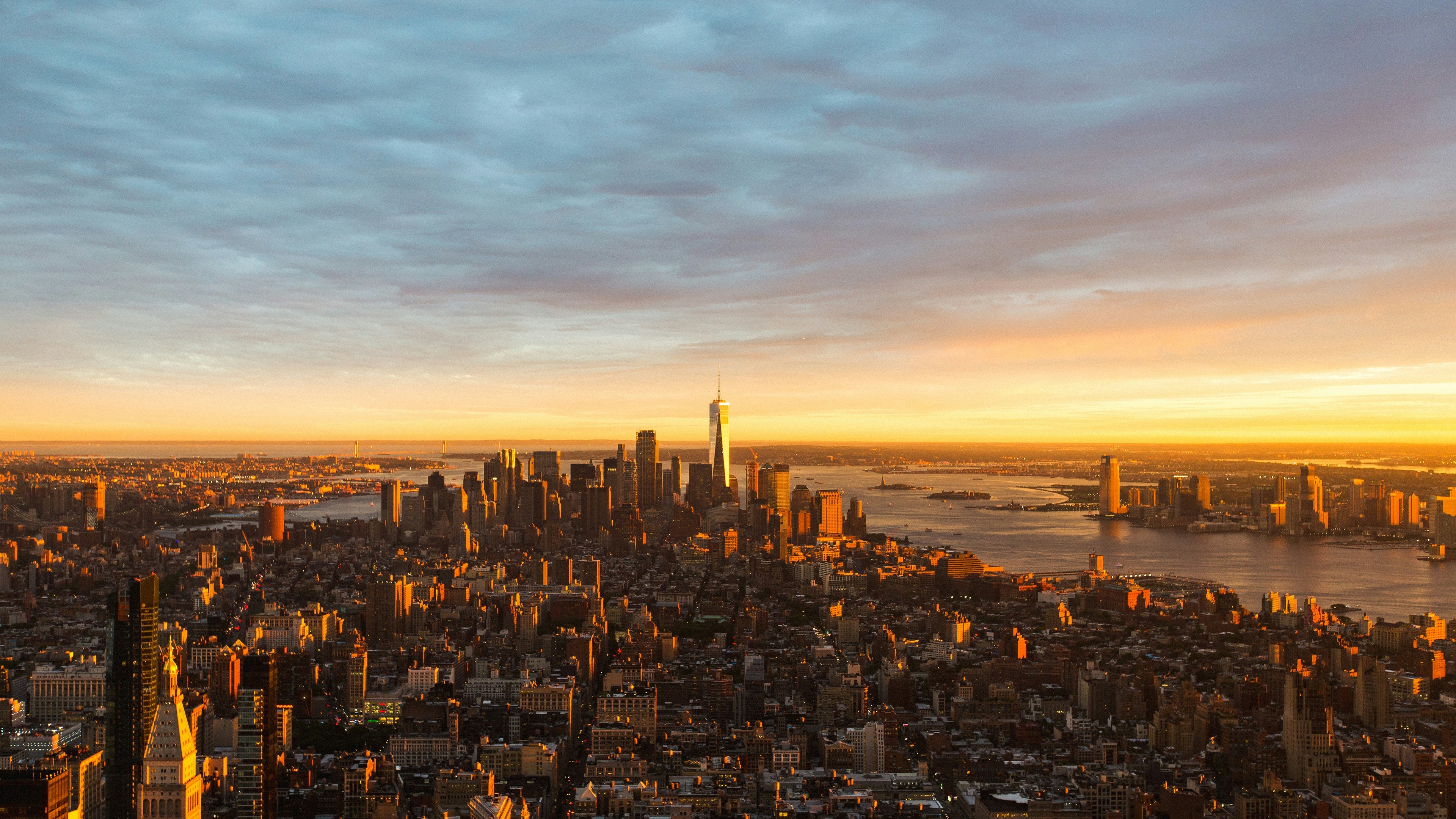 Image of a big city in the middle of a sunset